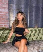 Isabelle, 23