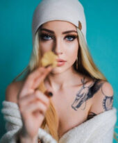 Амелия, 18