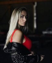 Miroslava, 28