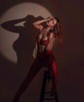 Diana, 23