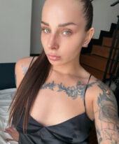 Viki, 24